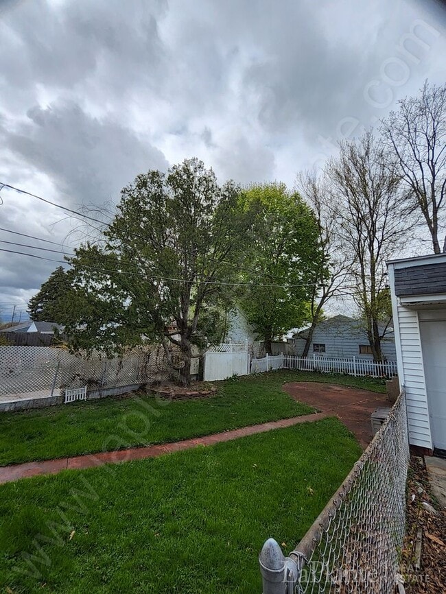 Building Photo - Beautiful 3 Bedroom Home for Rent