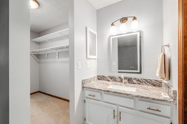 Foto del edificio - 5841 Elmbridge Ln