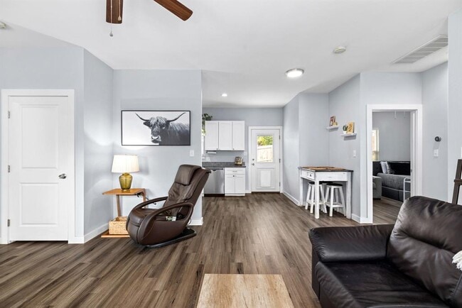 Foto del edificio - 2305 Indian Creek Rd