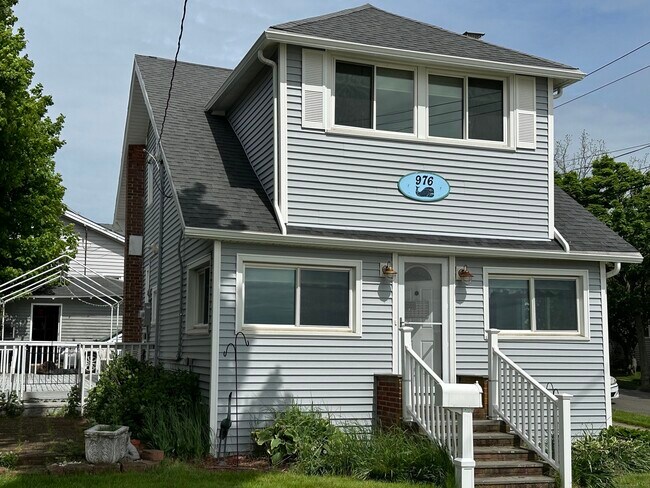 Building Photo - 976 Ocean Ave