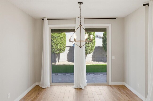 Foto del edificio - 2225 N 140th Dr