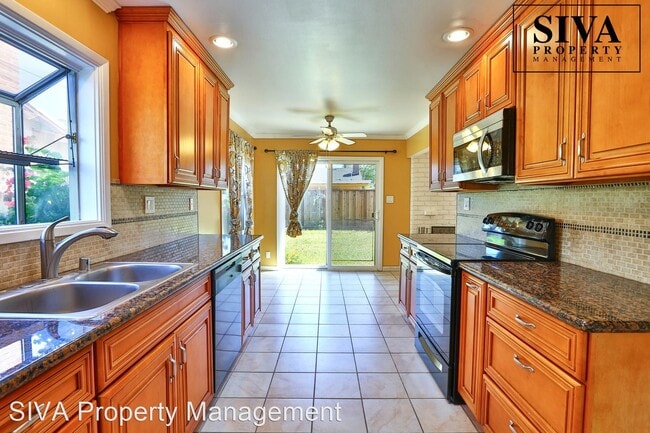 Building Photo - 3 br, 1 bath House - 1810 Charmeran Ave