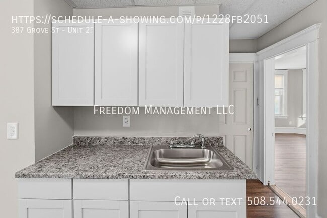 Building Photo - 387 Grove St