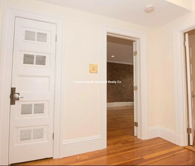 Foto del edificio - 1616 Beacon St