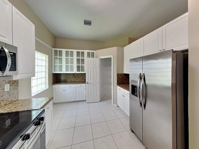 Building Photo - 1422 SW 158th Ave