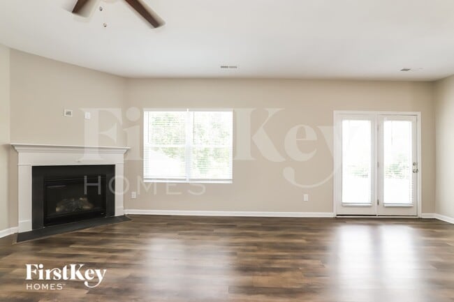 Building Photo - 3748 Streamside Dr