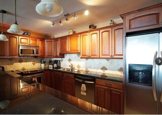 Foto del edificio - 19370 Collins Ave