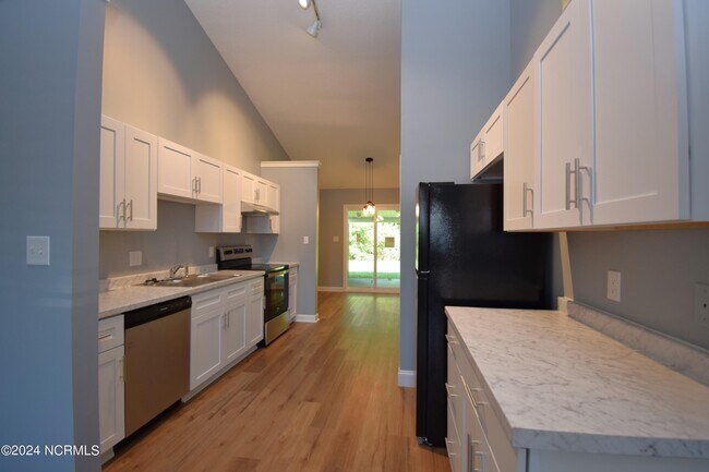Foto del edificio - 3310 Parkway Ct
