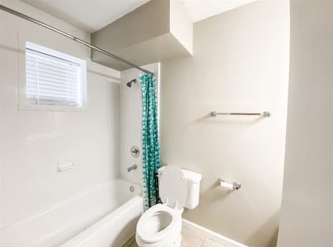 Building Photo - 2990 Rhodes Cir S