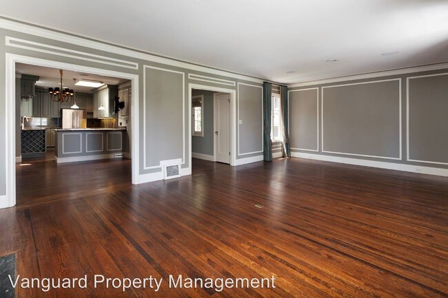 Building Photo - 3 br, 3.5 bath Apartment - 1981 Broadway St