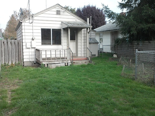 Building Photo - 317 Latona St