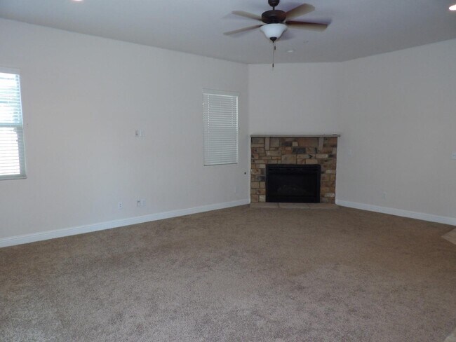 Building Photo - 6735 W Alluvial Ave