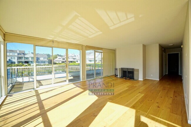 Building Photo - 5105 Shelter Bay Ave