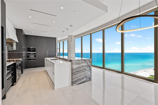 Foto del edificio - 17901 Collins Ave
