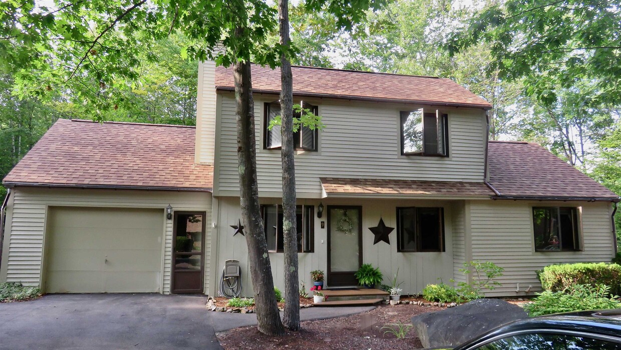 Primary Photo - 2393 Lake Shore Rd