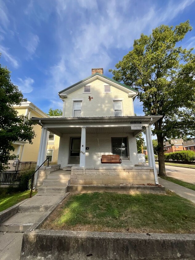 Foto principal - 4 BED HISTORIC BLOOMINGTON HOUSE!! *AVAILA...