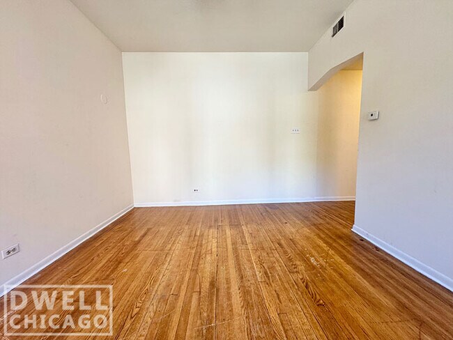 Foto del edificio - 2315 N Kedzie Blvd