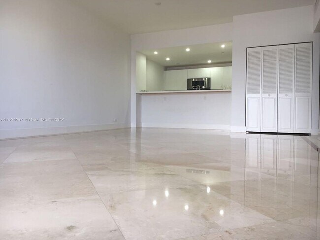 Building Photo - 251 Crandon Blvd