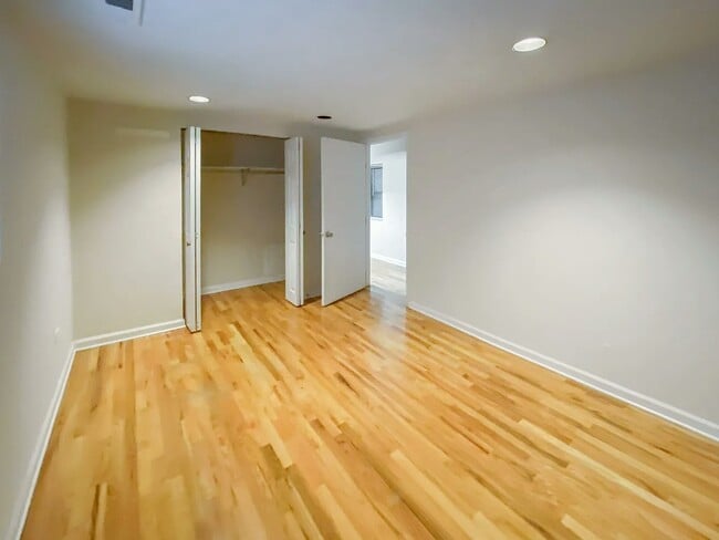 Building Photo - 3639 N Paulina St