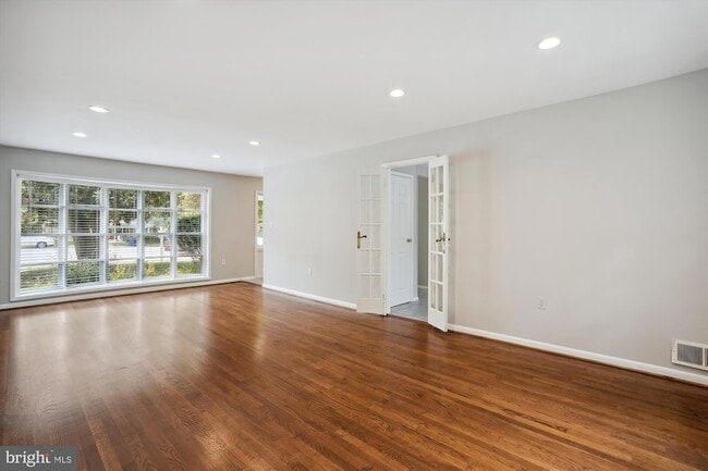 Building Photo - 8501 Canterbury Dr
