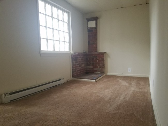 Building Photo - 705 Forest Dr