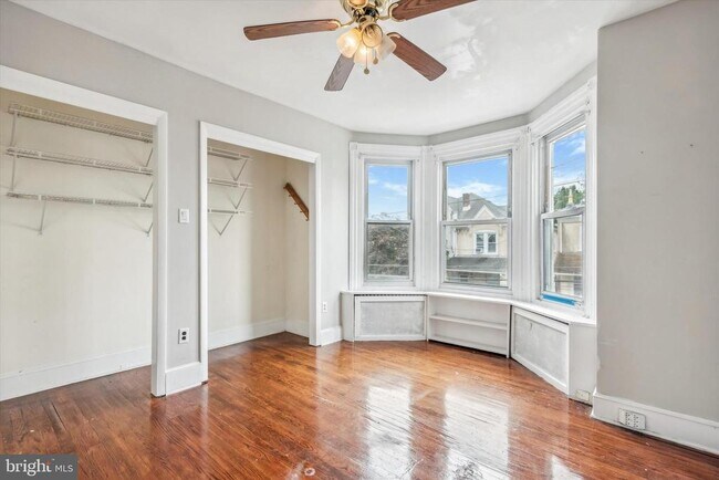 Foto del edificio - 4319 Mitchell St