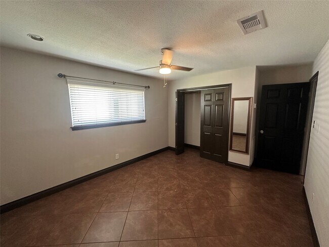 Foto del edificio - 12423 Woodlake Ln