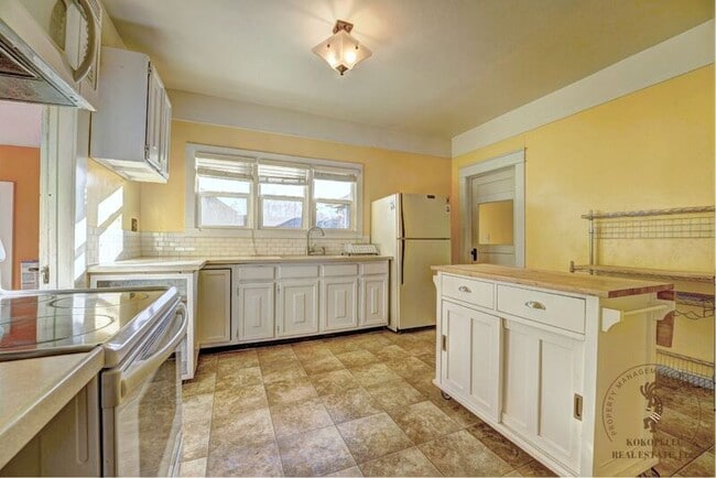 Photo - 124 S Elm St House