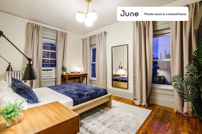 Foto del edificio - Private bedroom in 4 bed/1 bath Home