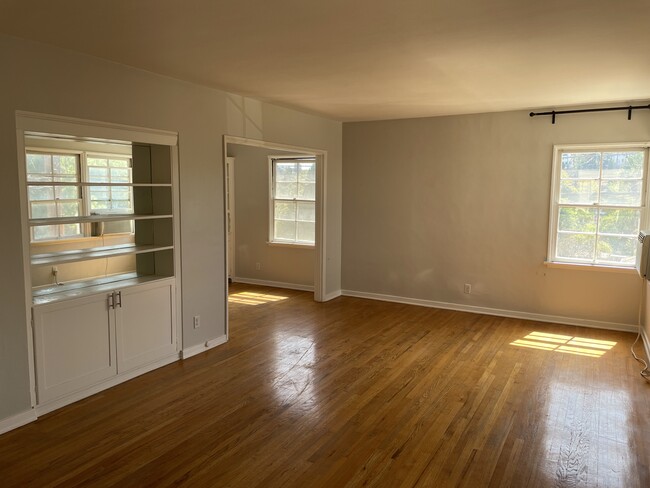 Living room - 2669 Waverly Dr