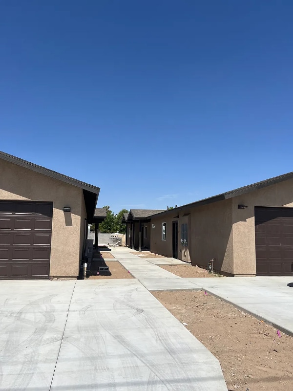 Building Photo - 112 S Avenue B