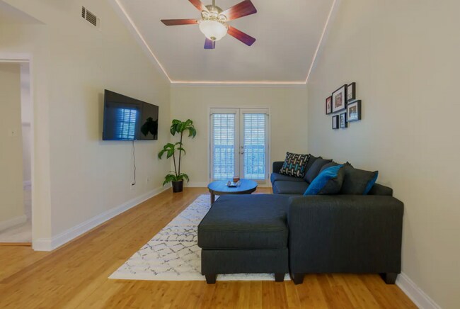 Living Area - 1055 Baxter St