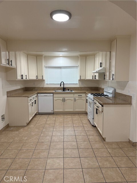 Building Photo - 605 Highlander Ave