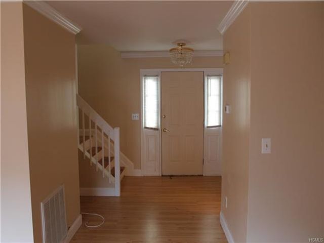 Building Photo - 13 Plum Ct