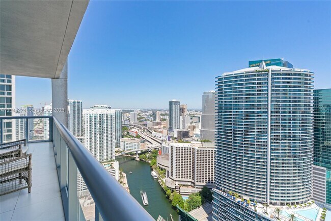 Foto del edificio - 475 Brickell Ave