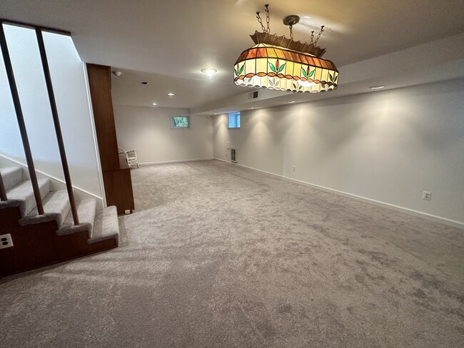 Foto del edificio - 9308 Cedar Ln