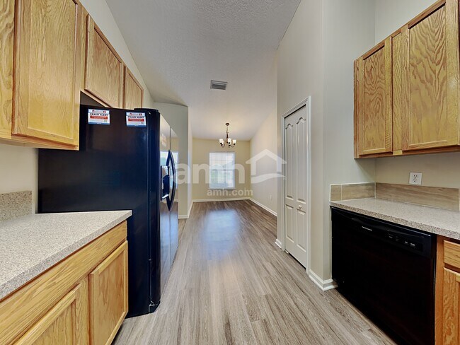 Building Photo - 6732 Gentle Oaks Dr