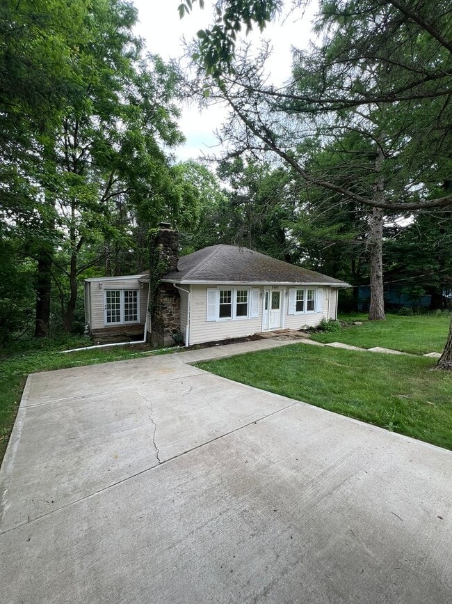 Building Photo - 8940 Harmony Dr