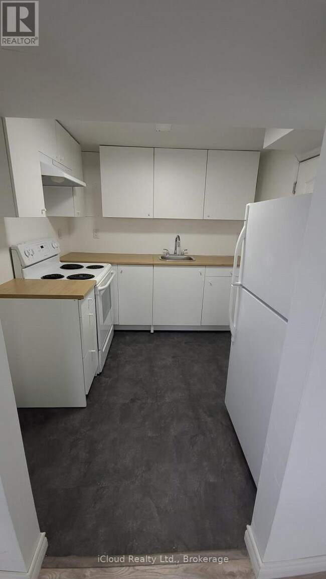 Photo du bâtiment - 24 Chilton Dr