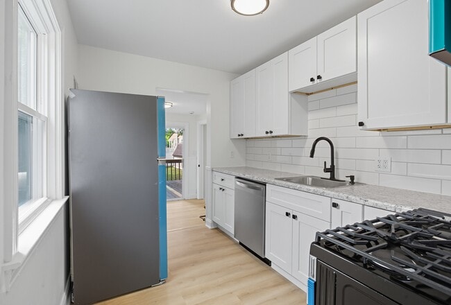 Building Photo - 23329 Hazelwood Ave