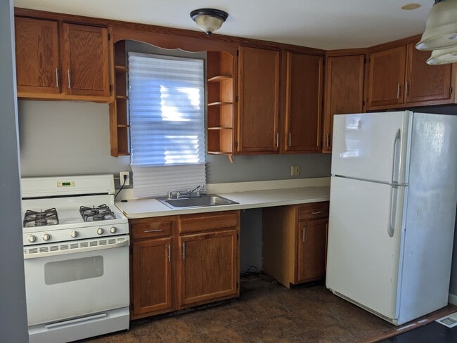 Building Photo - 5629 Pioneer Dr