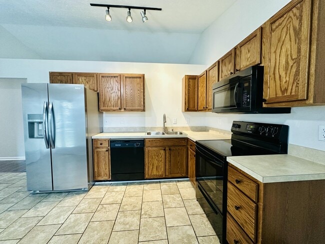 Building Photo - 2064 Coriander Ln