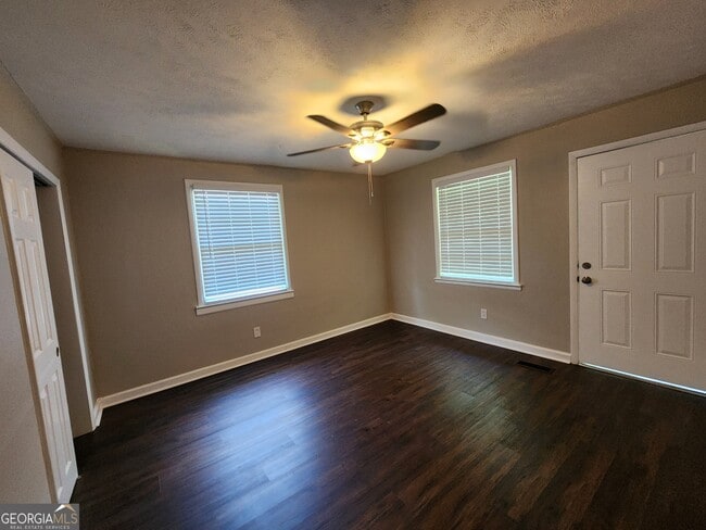 Building Photo - 1615 Sheffield Dr