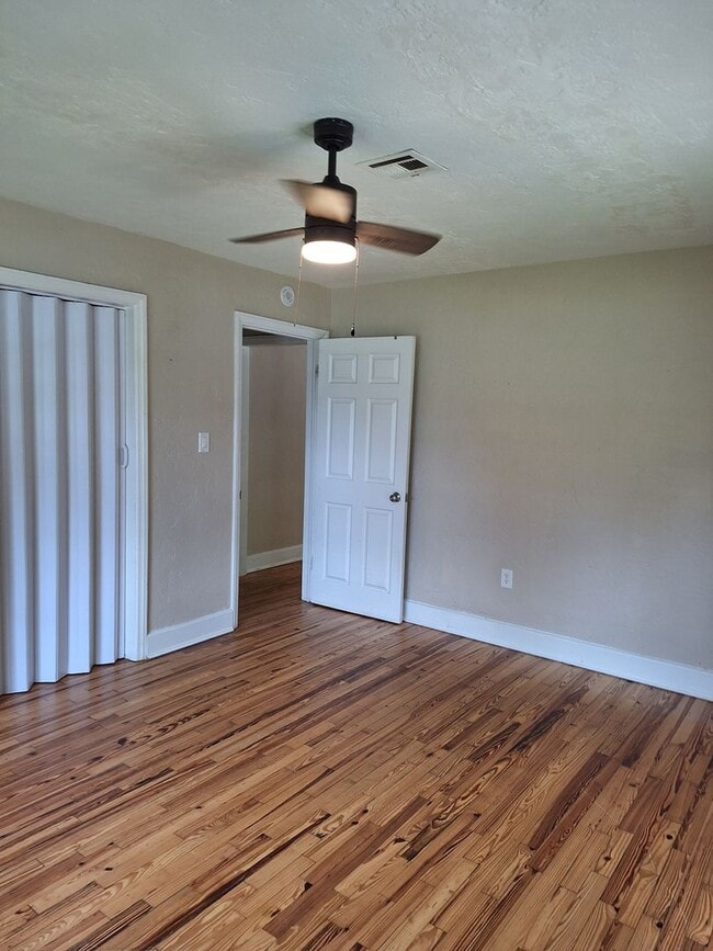 Building Photo - To schedule a Showing or Submit an Applica...