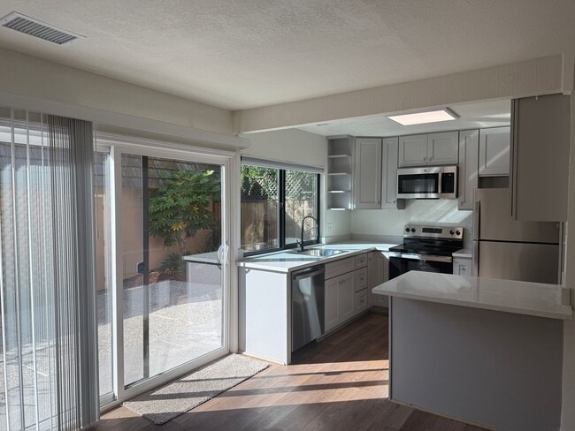 Building Photo - Totally remodeled Townhome