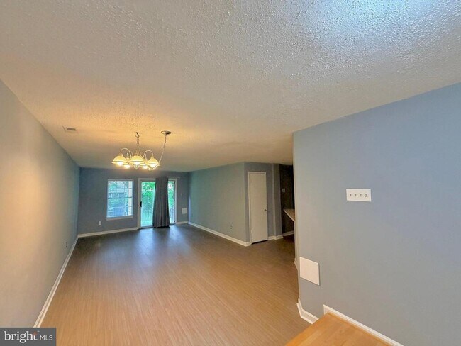 Foto del edificio - 4880 Dorsey Hall Dr
