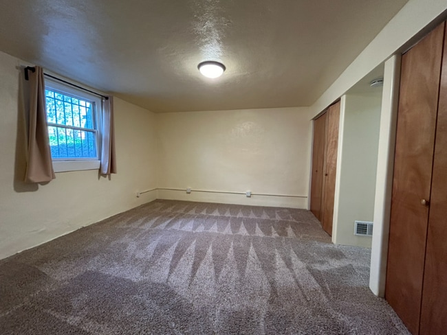 Building Photo - 1449 S University Blvd