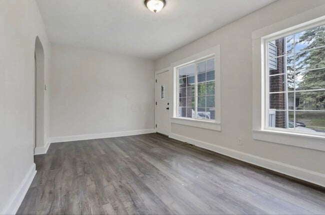 Building Photo - 1364 S Champion Ave