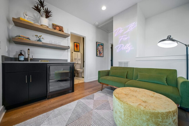 Building Photo - 1102C Buchanan St