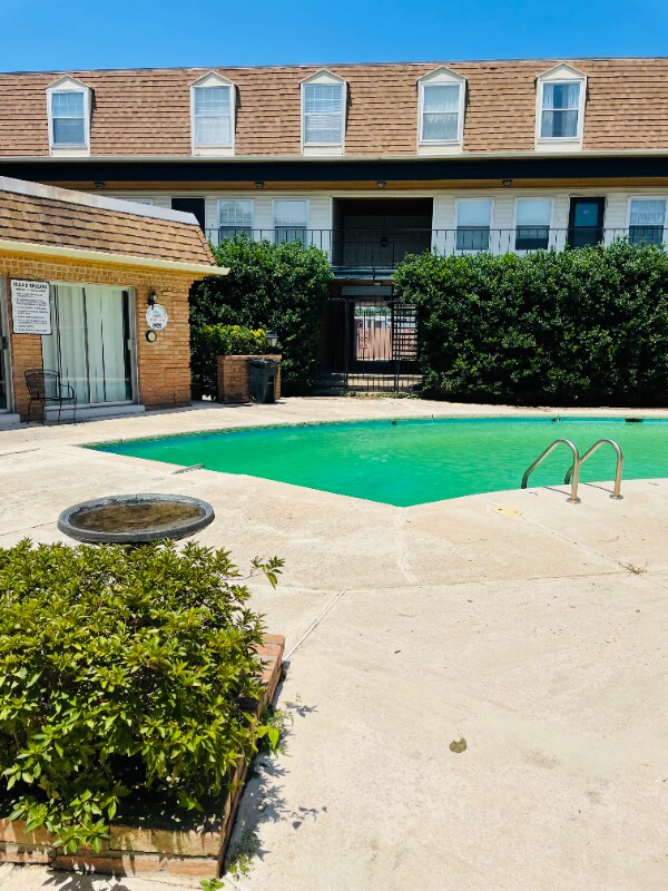 Foto del edificio - 3110 Edenborn Ave